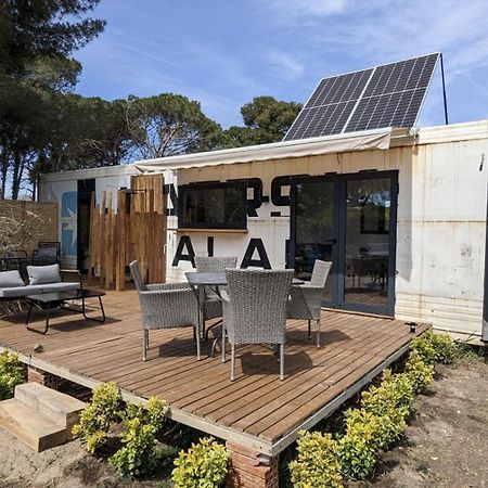 Cooltainer Retreat: Sustainable Coastal Forest Tiny House Near Barcelona Castelldefels Luaran gambar