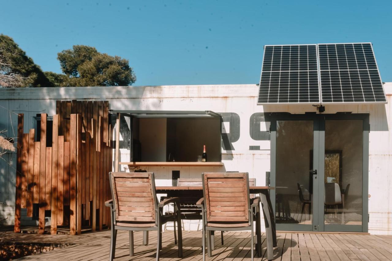 Cooltainer Retreat: Sustainable Coastal Forest Tiny House Near Barcelona Castelldefels Luaran gambar